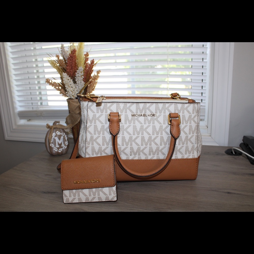 Michael Kors Kellen purse. Never used, beautiful bag!